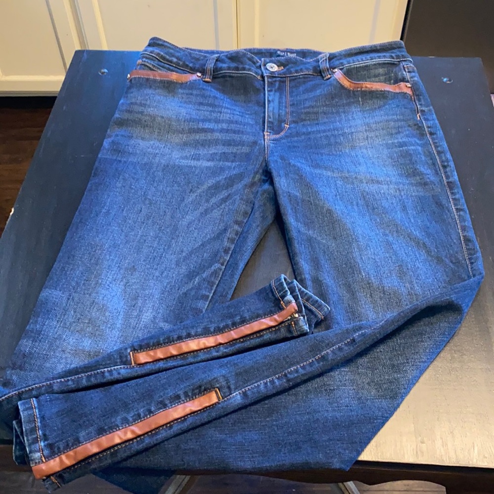 White House Black Barn Skimmer Jeans